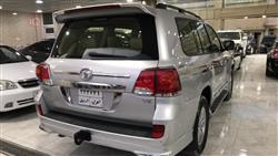 تۆیۆتا لاند کروزەر